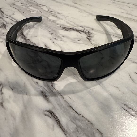 HuK Spearpoint Matte Black Sunglasses Polarized Smoke Gray Lens - Picture 1 of 6